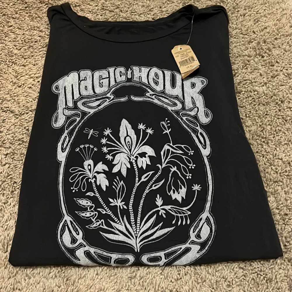 American Eagle Soft And Sexy Tee (size XL) Magic Hour Graphic Short Sleeve Tee.